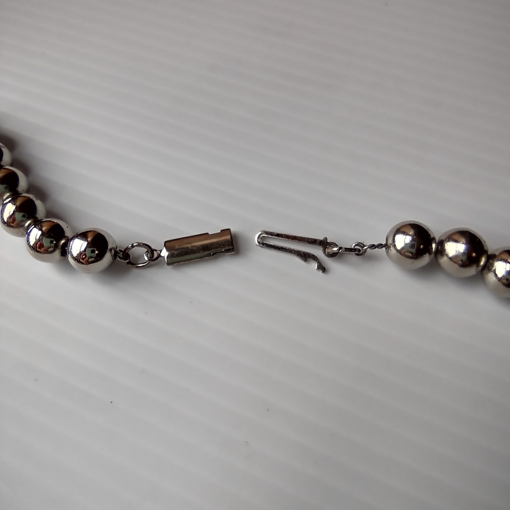 Beaded necklace - Picture 3 of 4